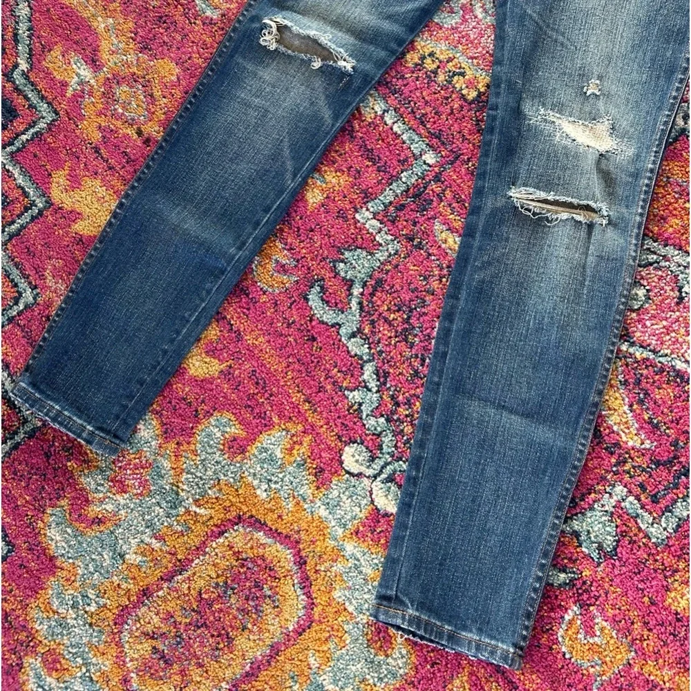 Madewell | Women’s medium blue distressed high rise skinny skinny jeans, size 25